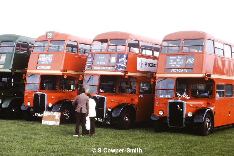 S21,27 RT1705 1702 RTL358 HILLINGDON SHOW 1977.JPG