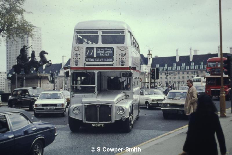 S24,33 RM1648 SRM13 77 MERTON GARAGE VIA TOOTING BROADWAY 1977 .JPG