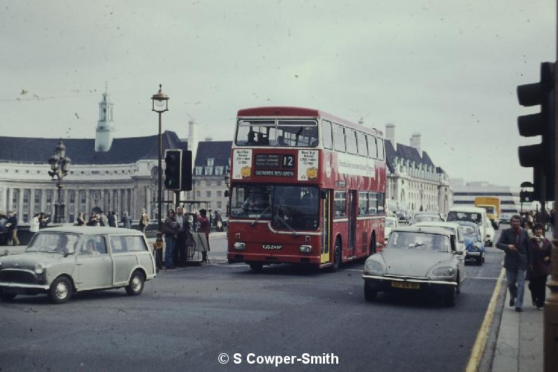 S24,35 MD049 12 SHEPHERDS BUSH GRN WESTMINSTER BRIDGE 1977.JPG