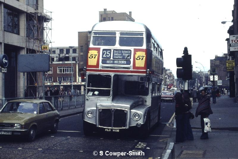 S25,08 RM1910 SRM11 25 HIGH HOLBORN ALDGATE 1977.JPG