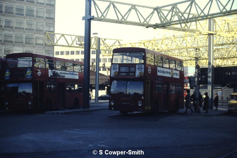 S25,28 DM1812 133 Streatham Garage London Bridge 101977.JPG