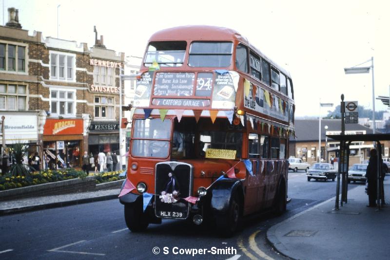 S27,08 RT0422 94 Catford Garage Bromley High St Last Day RT 25081978.JPG