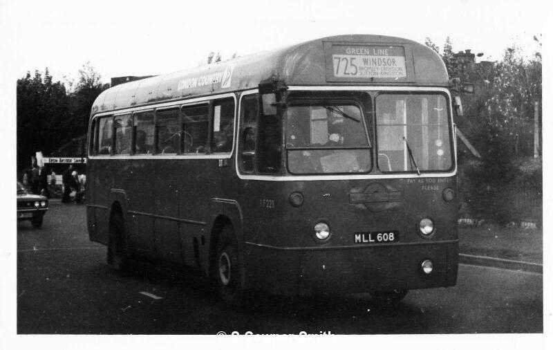 RF221 DT 725 Staines 10101977 c Metropolitan Photographic.jpg