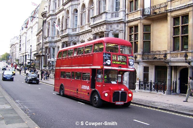 RML2359 FOS 38 Hackney Clapton Bus Garage Piccadily 281005.JPG