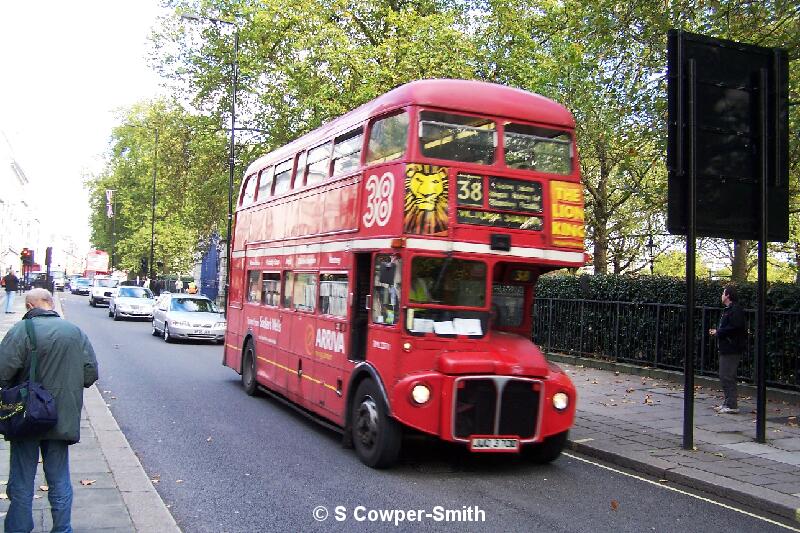 RML2370 FOS 38 Victoria Station Piccadily 2 281005.JPG