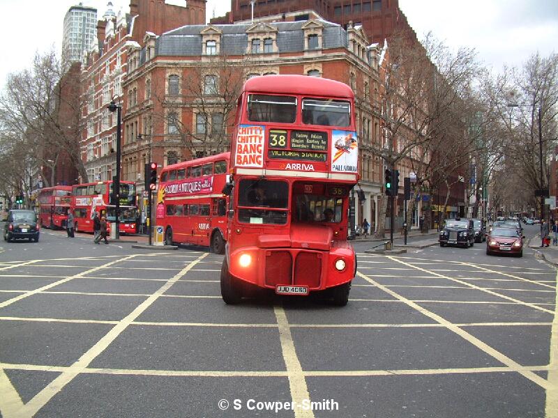 RML2406 38 Cambridge Circus 260305.JPG