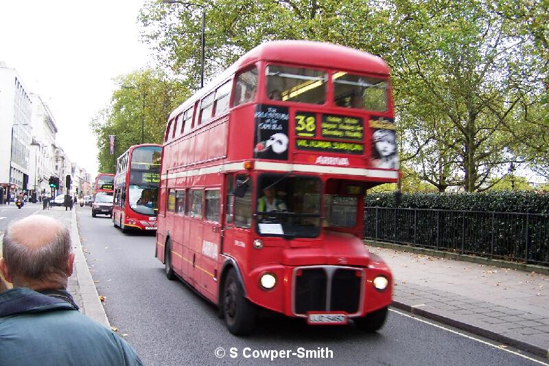 RML2546 FOS 38 Victoria Station Piccadilly 281005.JPG