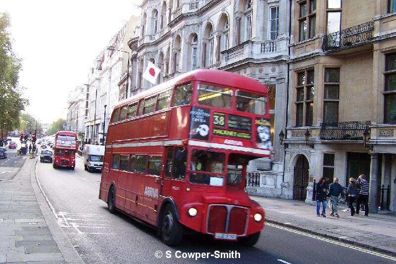 RML2571 FOS 38 Hackney Clapton Bus Garage Piccadilly 281005 .JPG