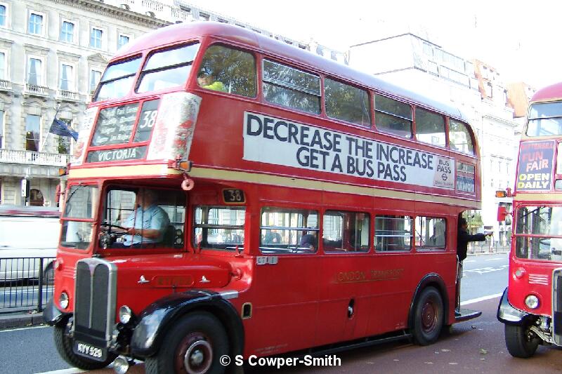 RT1702 FNS 38 Victoria Piccadilly 281005.JPG