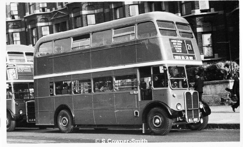RT2918 FOS 21 London Bdg Stn ONLY A B Cross 060752.jpg