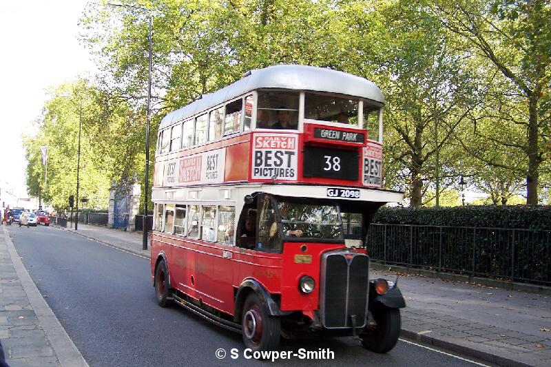 ST922 FOS 38 Green Park Piccadilly 281005.JPG