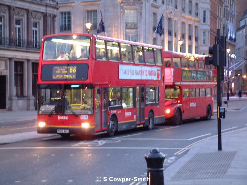 Trafalgar_Square_2.jpg