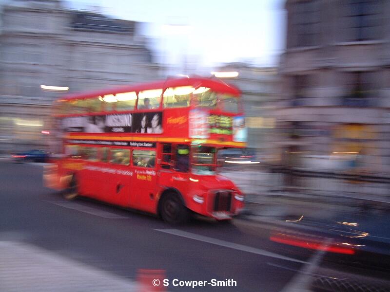 Trafalgar_Square_4_Blurred.jpg